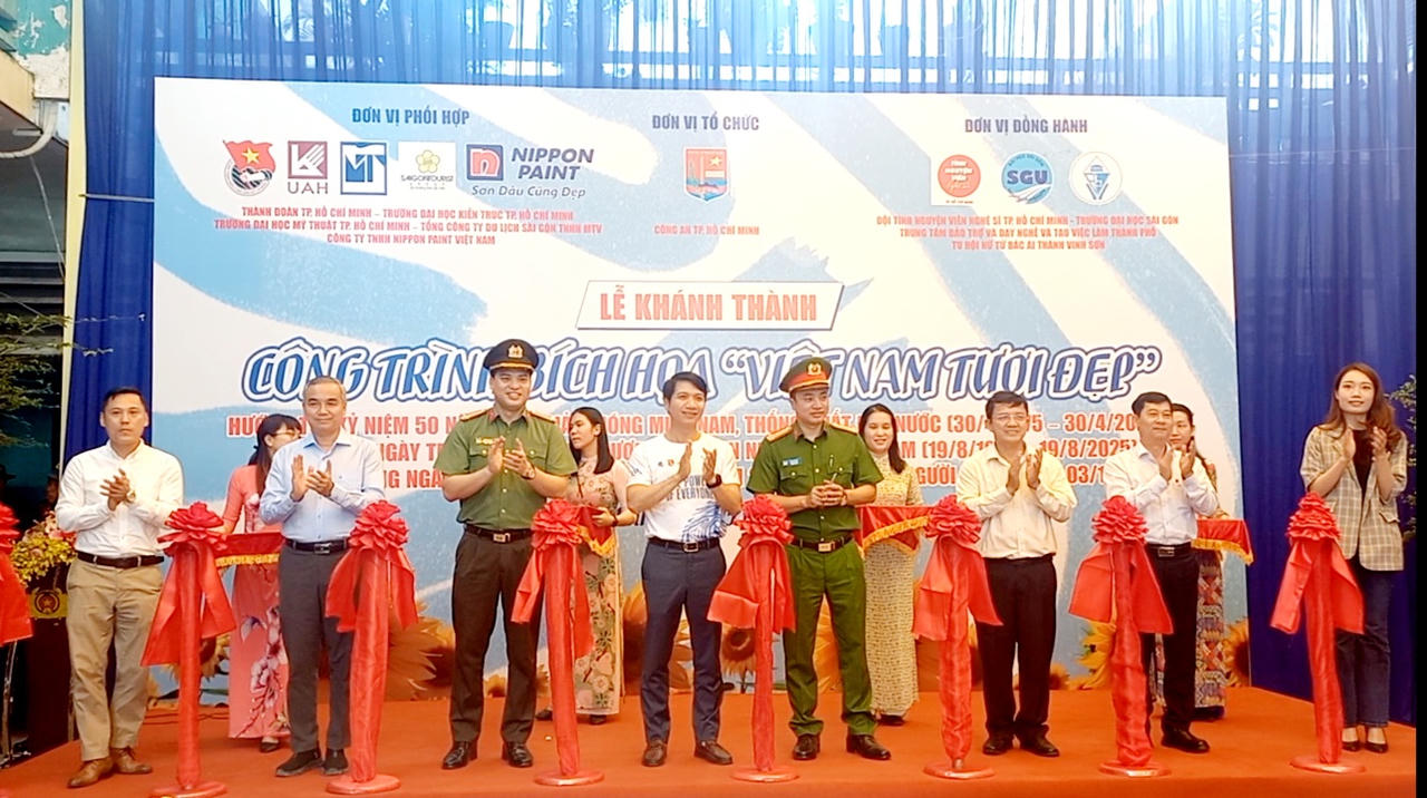 Công an TP HCM khánh thành công trình bích họa 'Việt Nam tươi đẹp'