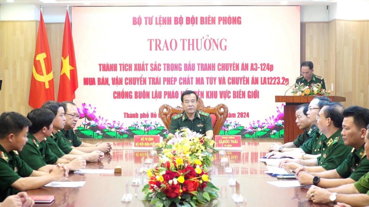 Bộ Tư lệnh BĐBP thưởng nóng cho 02 chuyên án chống ma túy và pháo nổ