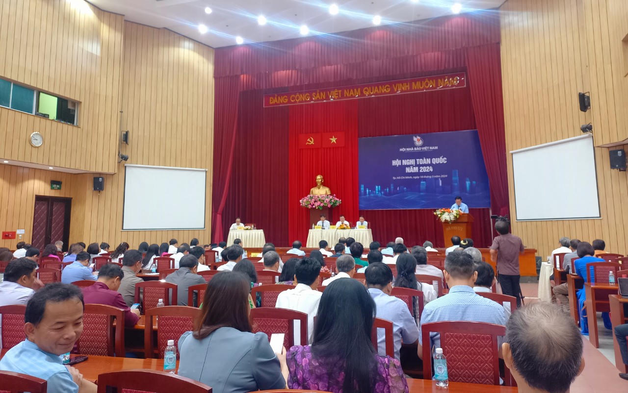 'Mỗi bài báo phải đúng đường lối, pháp luật, đúng nguyện vọng người dân'