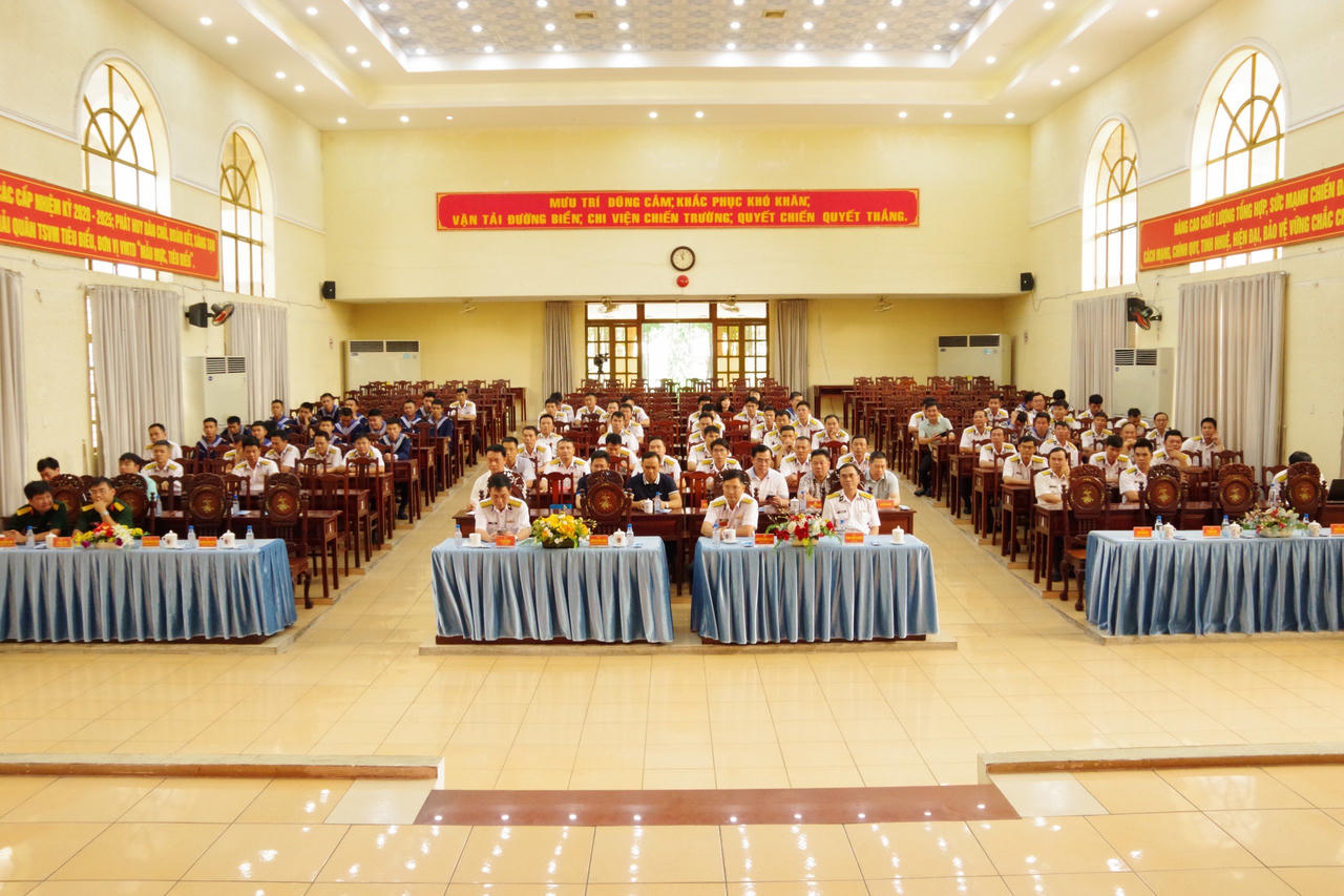 Lữ đoàn 125 được tặng hệ thống máy lọc nước tinh khiết 