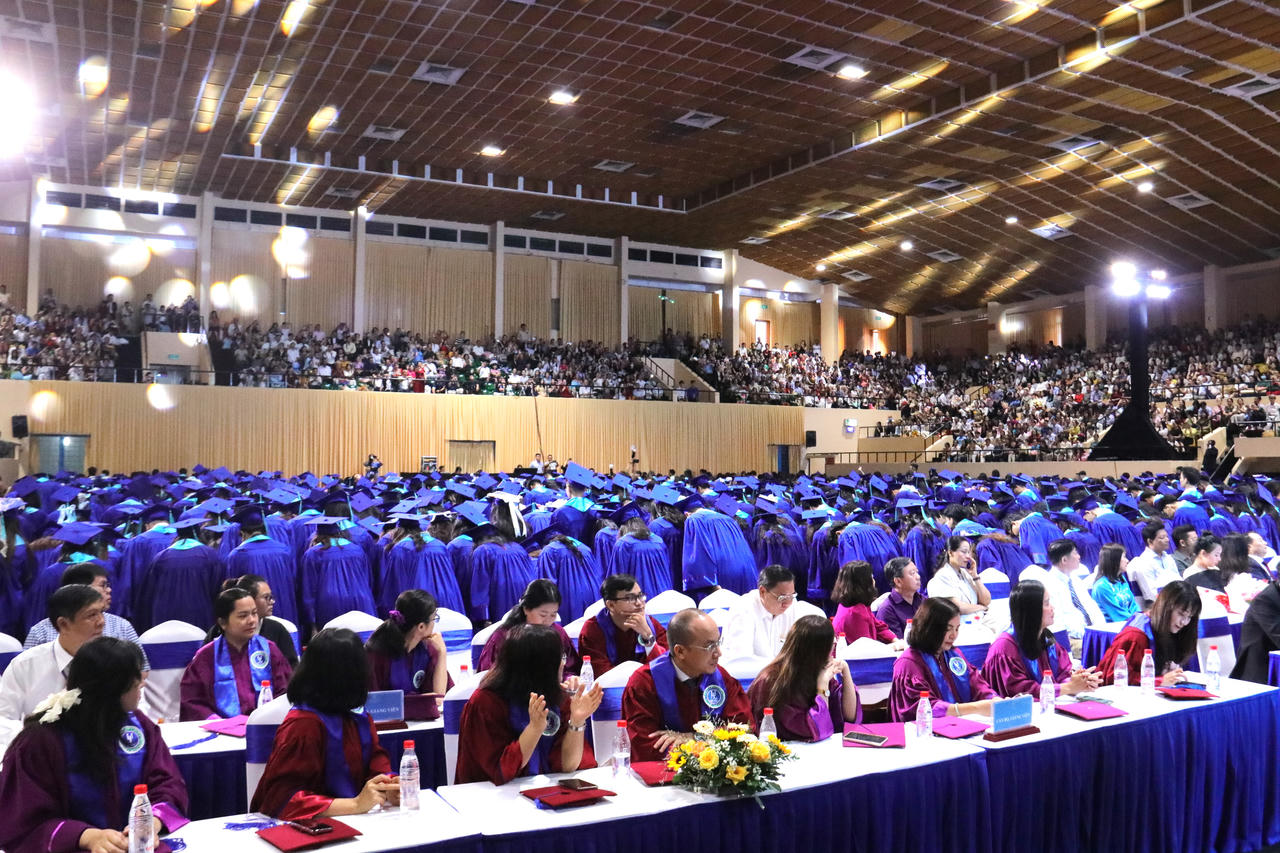 Gần 1.500 tân Cử nhân chính quy Đại học Luật TP HCM nhận bằng tốt nghiệp