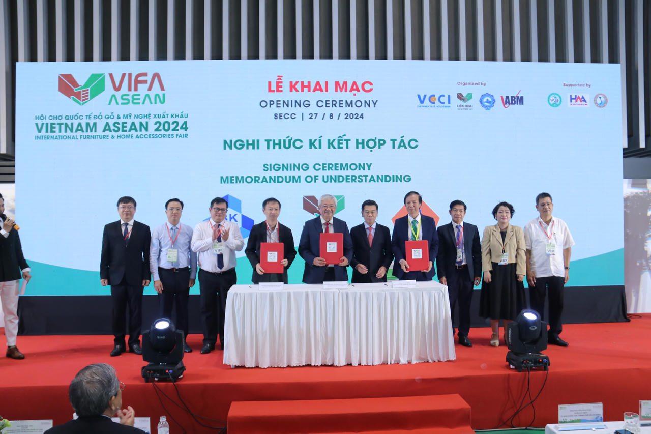 Khai mạc Hội chợ Quốc tế Đồ gỗ và Mỹ nghệ xuất khẩu Việt Nam ASEAN lần thứ 2