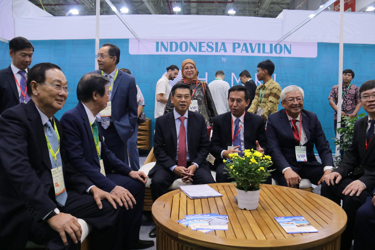 Khai mạc Hội chợ Quốc tế Đồ gỗ và Mỹ nghệ xuất khẩu Việt Nam ASEAN lần thứ 2