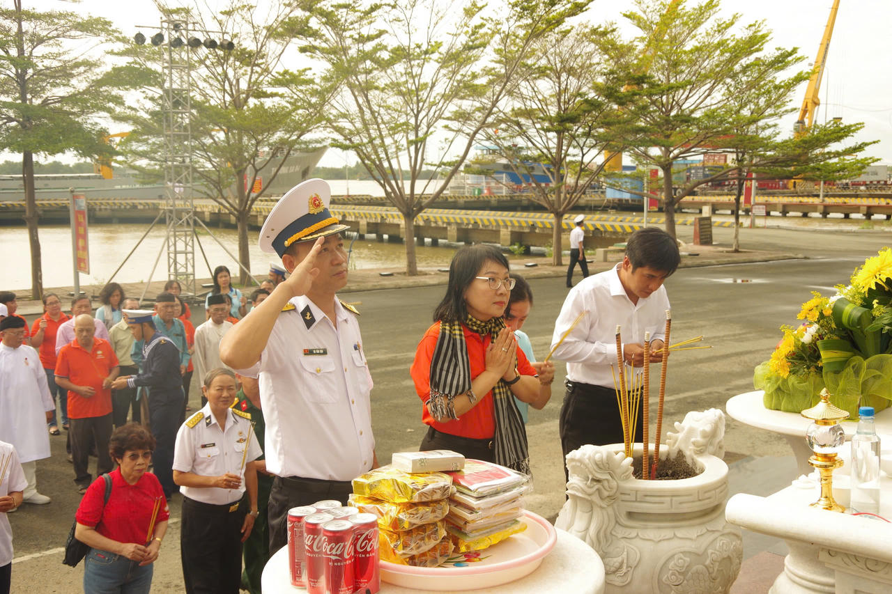 Vùng 2 Hải quân tổ chức chương trình 'Đồng hành cùng người lính Hải quân'