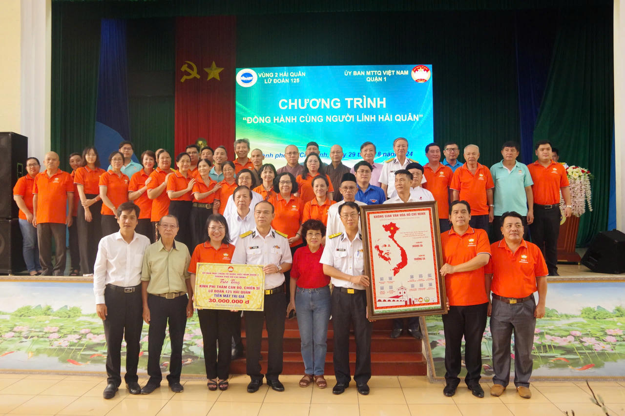 Vùng 2 Hải quân tổ chức chương trình 'Đồng hành cùng người lính Hải quân'