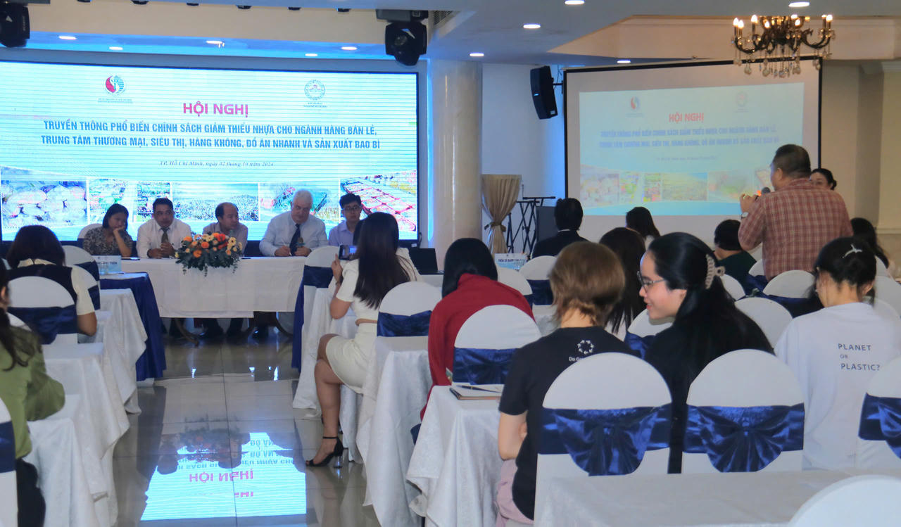 Phổ biến chính sách giảm thiểu nhựa, hướng tới sản phẩm thân thiện môi trường