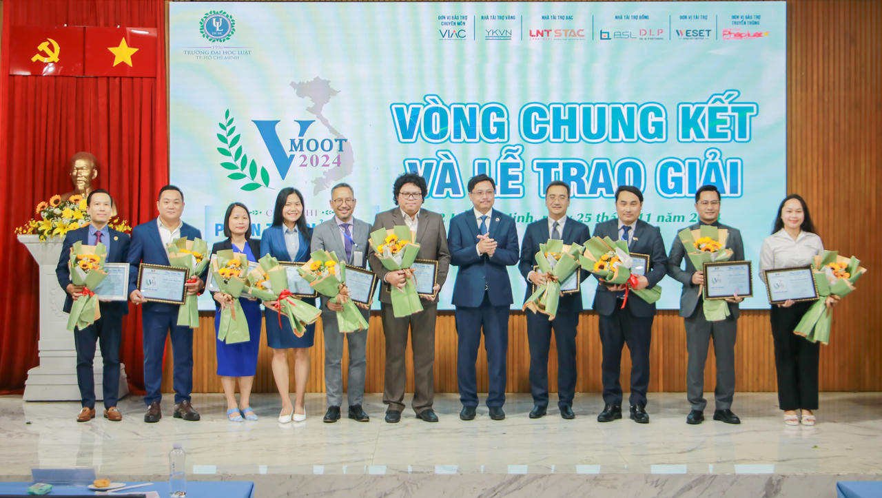 Trường Đại học Luật TP HCM đoạt giải nhất cuộc thi Phiên tòa giả định - VMoot 2024