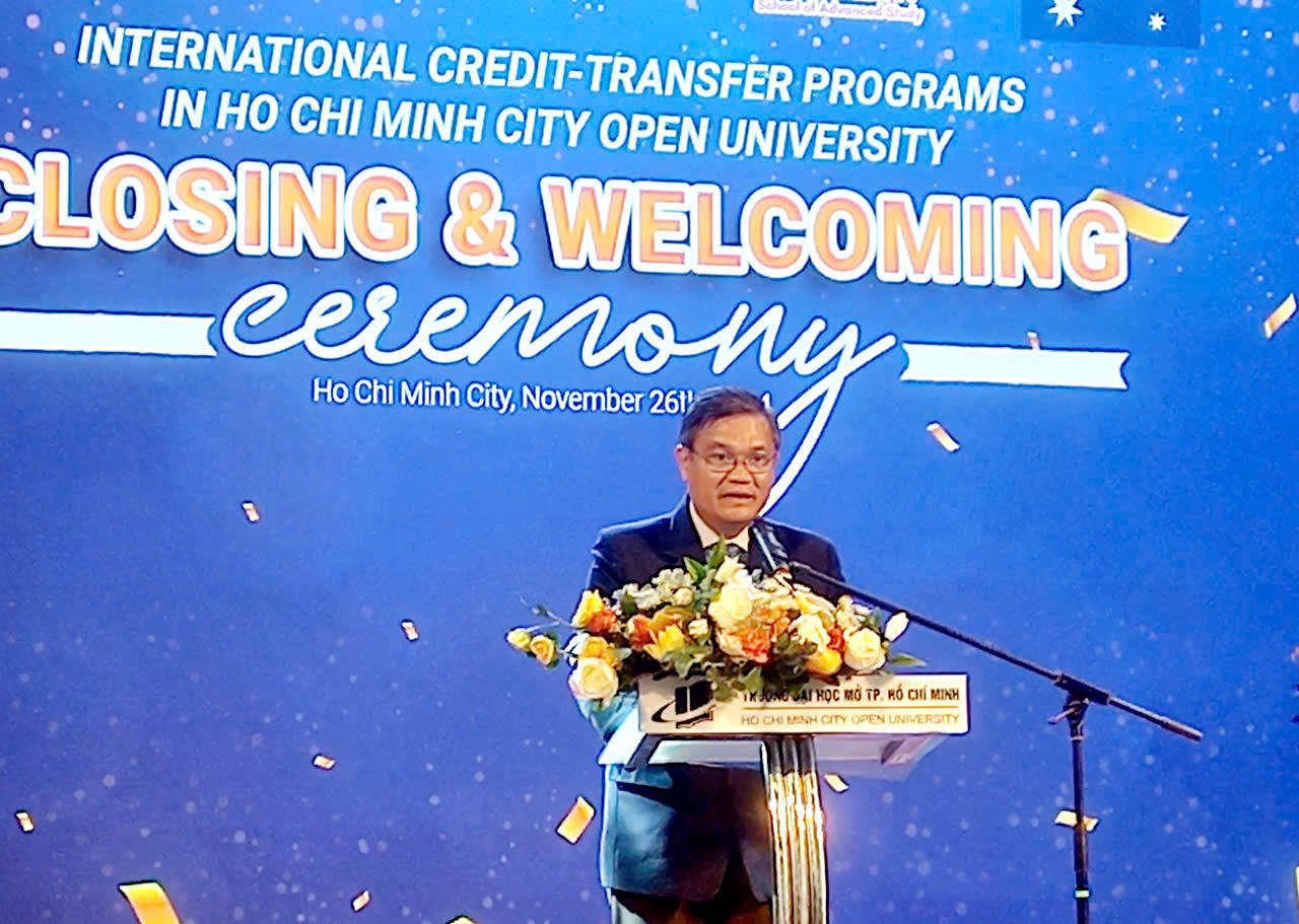 Tặng quỹ học bổng 520 triệu đồng cho tân sinh viên chương trình liên kết đại học