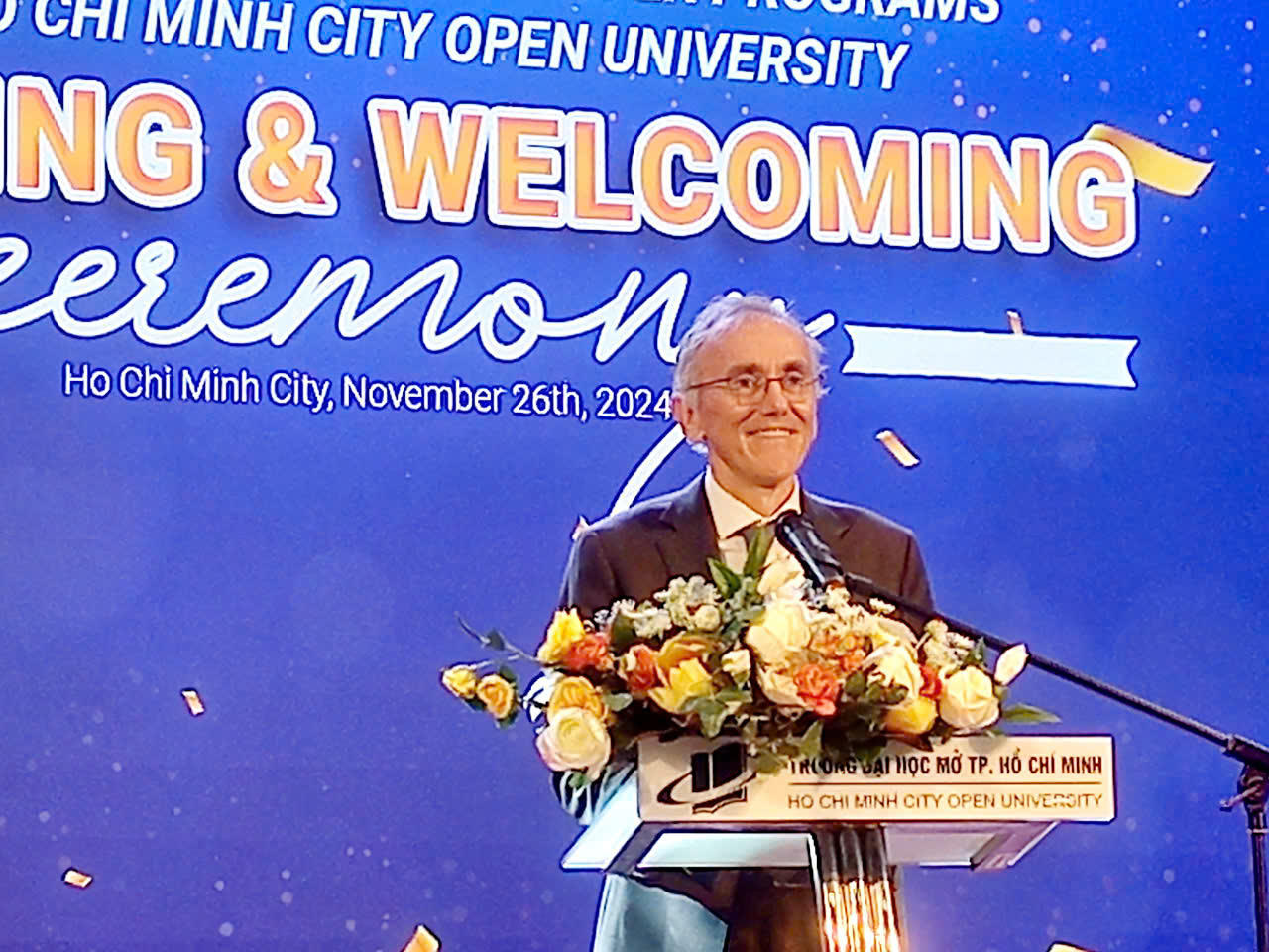 Tặng quỹ học bổng 520 triệu đồng cho tân sinh viên chương trình liên kết đại học