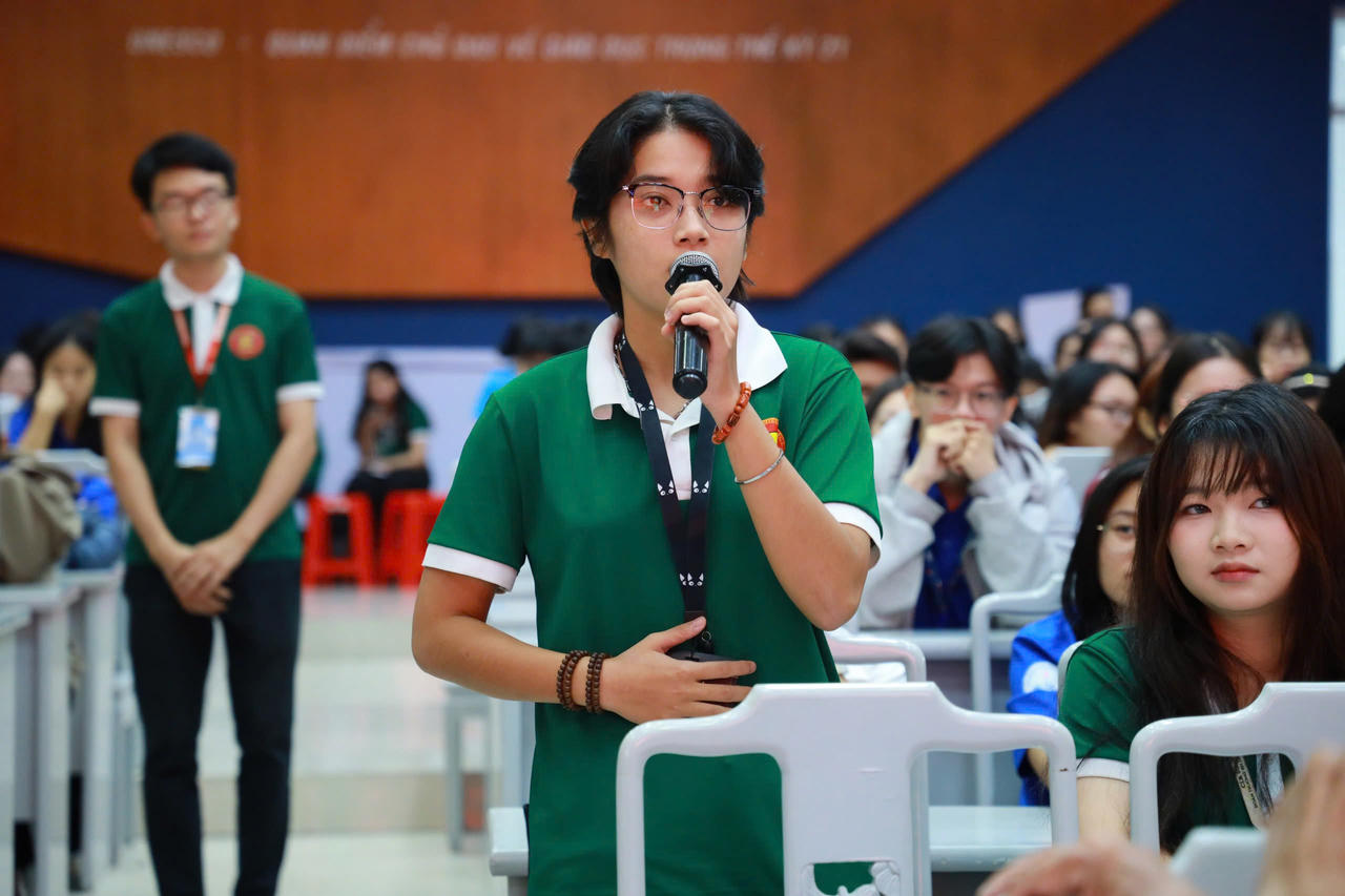 “Nhân chứng lịch sử” kể chuyện thời kháng chiến hào hùng cho sinh viên