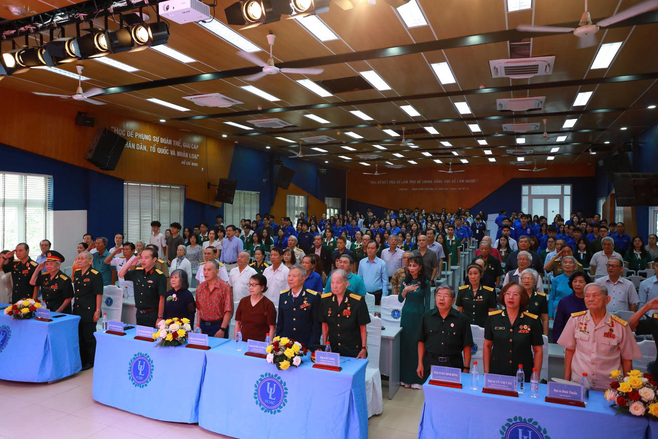 “Nhân chứng lịch sử” kể chuyện thời kháng chiến hào hùng cho sinh viên