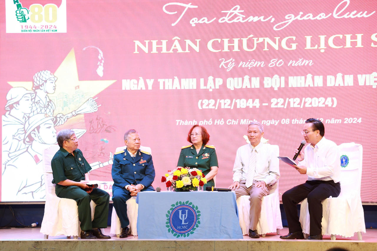 “Nhân chứng lịch sử” kể chuyện thời kháng chiến hào hùng cho sinh viên