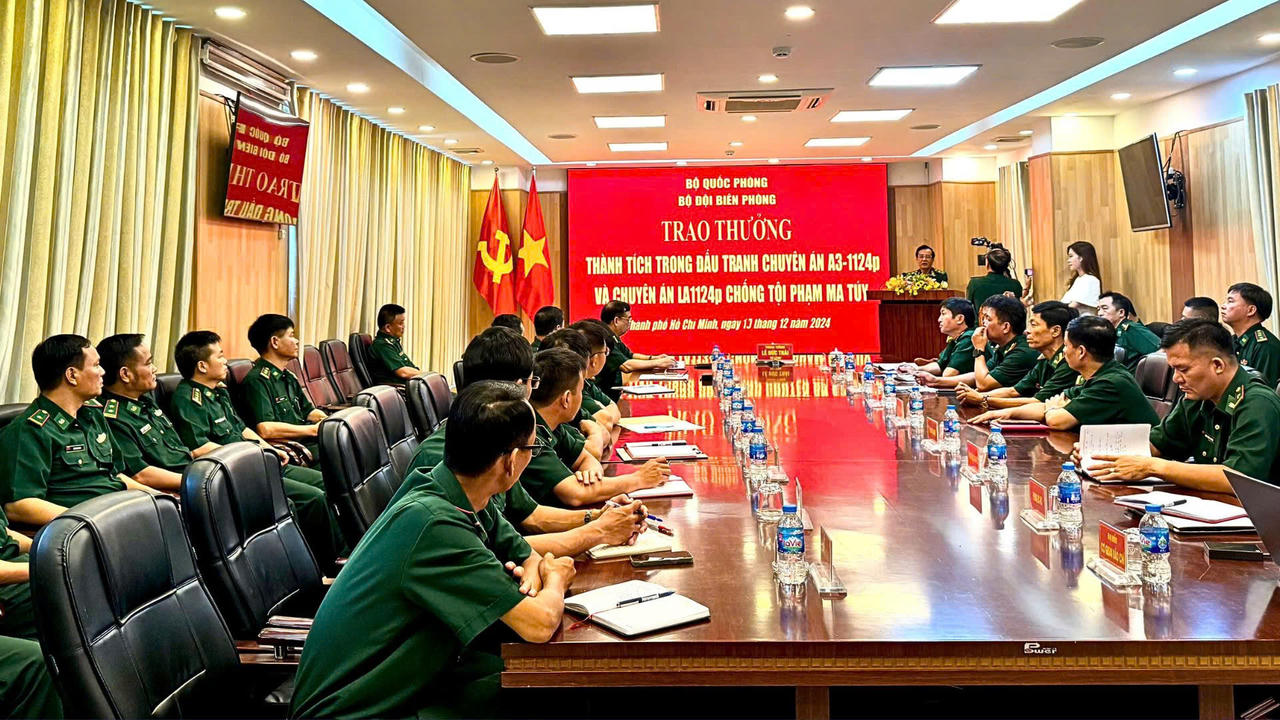 Bộ Tư lệnh BĐBP trao thưởng thành tích trong 2 chuyên án đấu tranh chống tội phạm ma túy