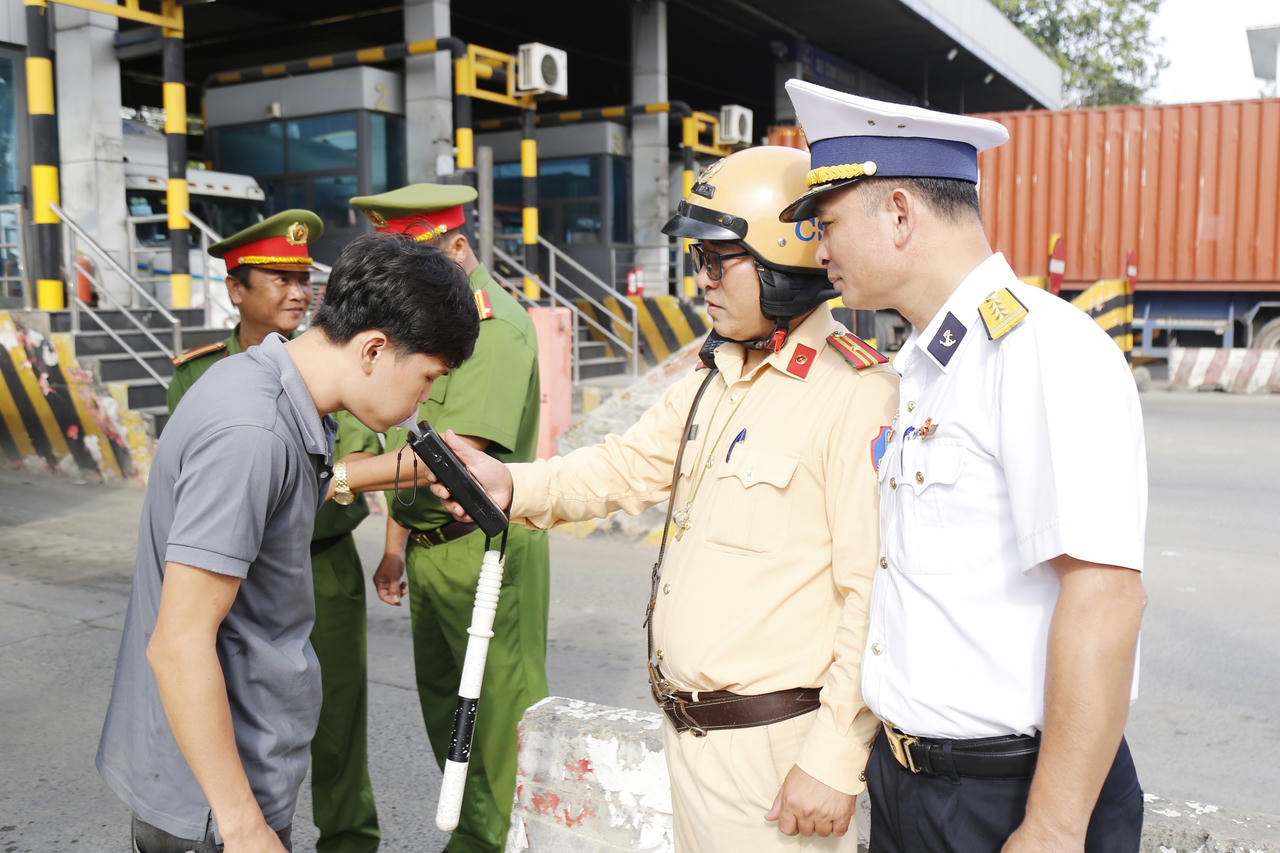 Bảo đảm an ninh các phương tiện ra vào Cụm cảng Tân cảng Cát Lái