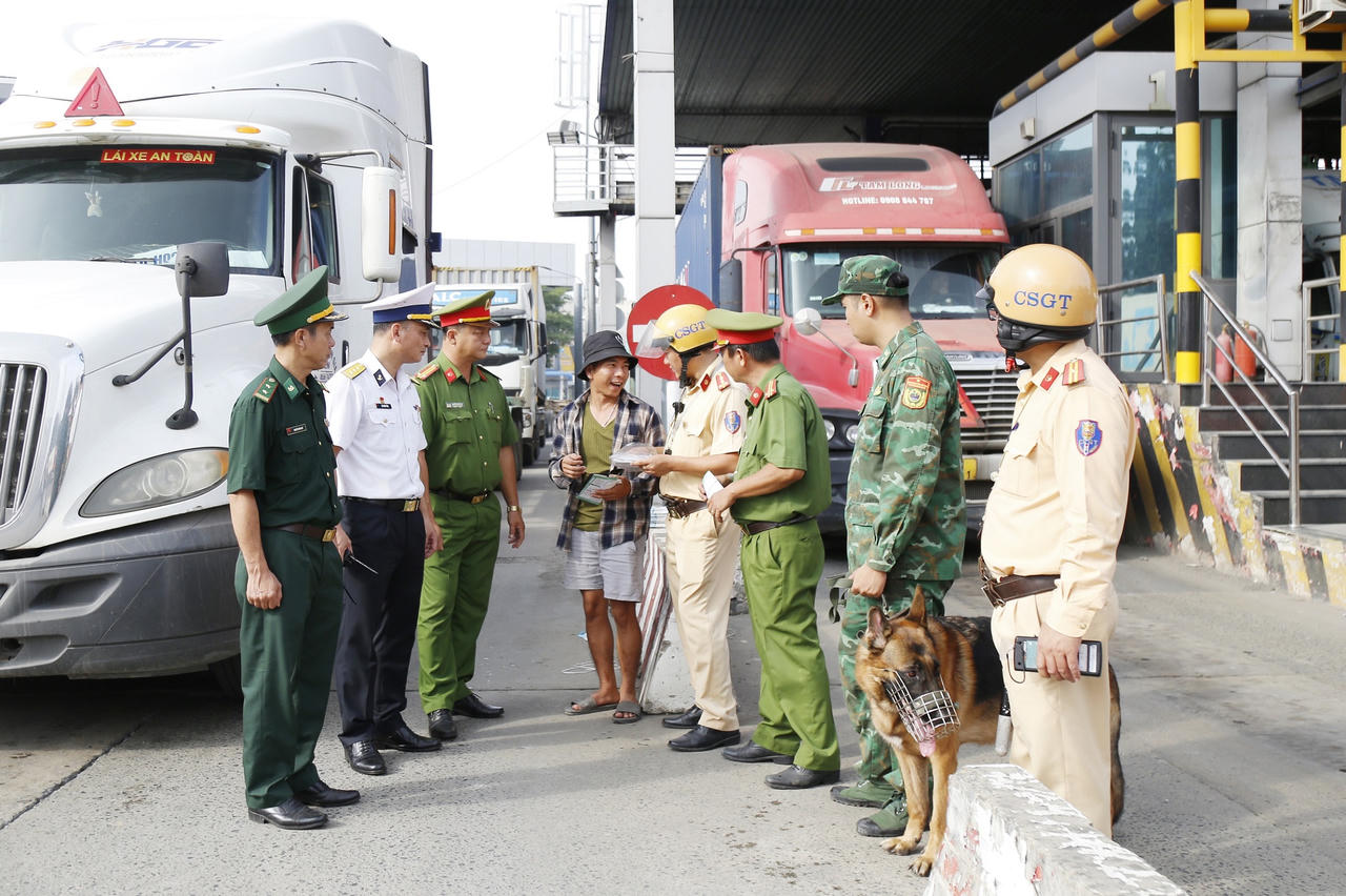 Bảo đảm an ninh các phương tiện ra vào Cụm cảng Tân cảng Cát Lái