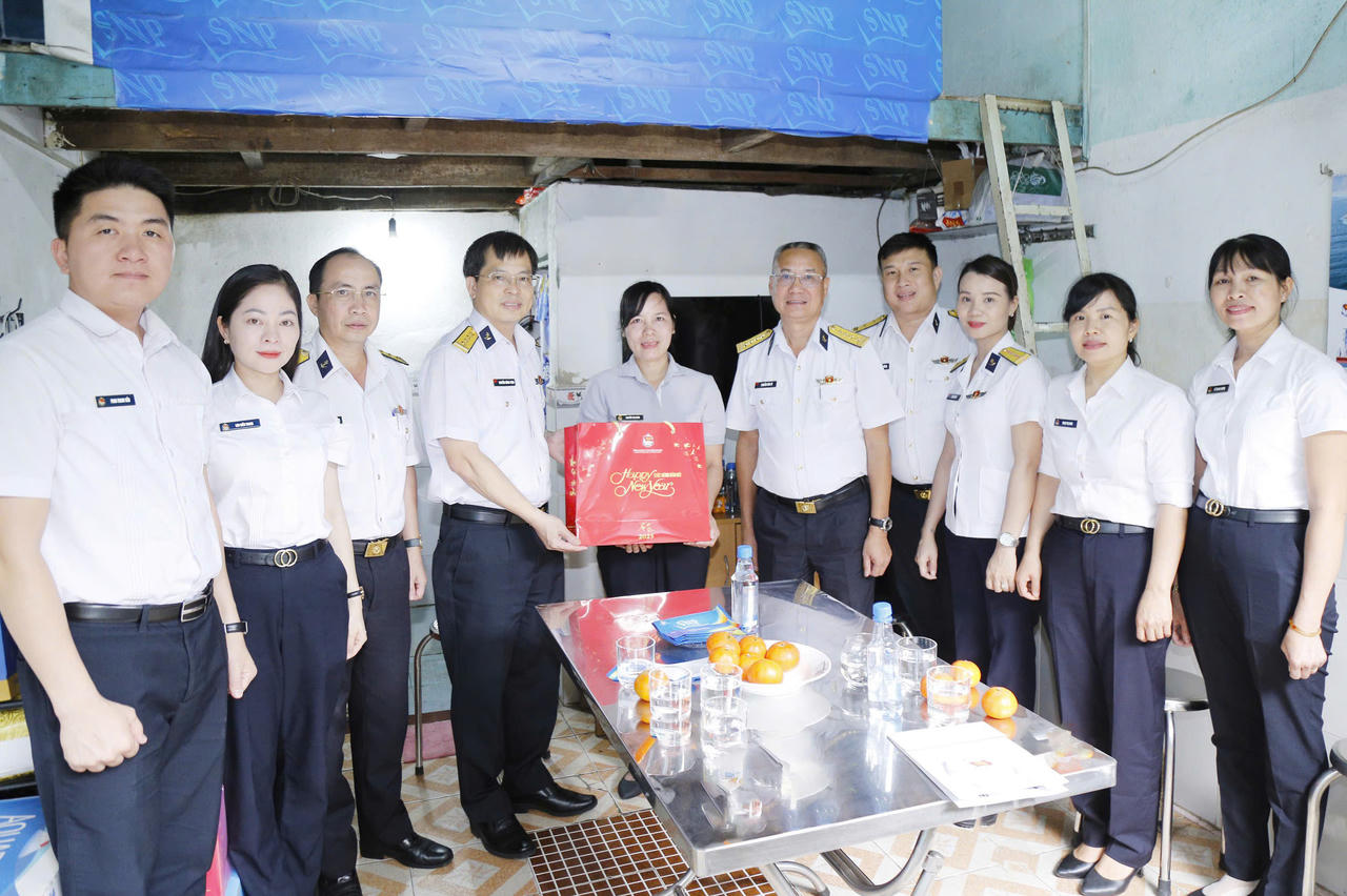 Tân cảng Sài Gòn chăm lo Tết cho người nghèo TP Thủ Đức