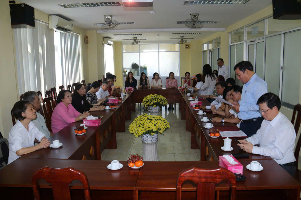 Lãnh đạo Bộ Tư pháp thăm, chúc Tết gia đình các đồng chí nguyên lãnh đạo Bộ