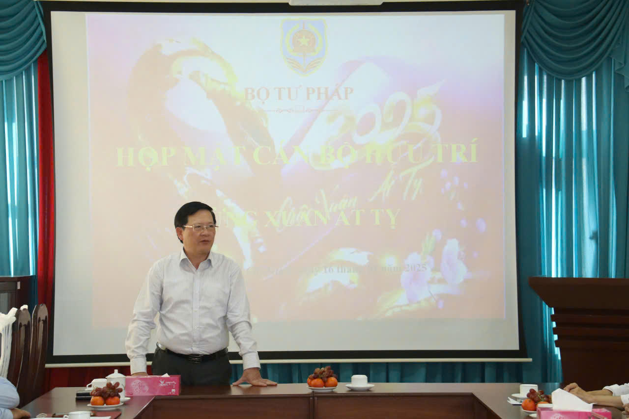 Lãnh đạo Bộ Tư pháp thăm, chúc Tết gia đình các đồng chí nguyên lãnh đạo Bộ