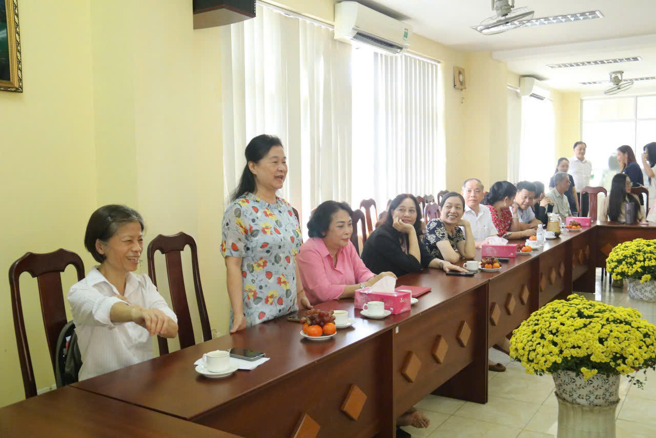 Lãnh đạo Bộ Tư pháp thăm, chúc Tết gia đình các đồng chí nguyên lãnh đạo Bộ