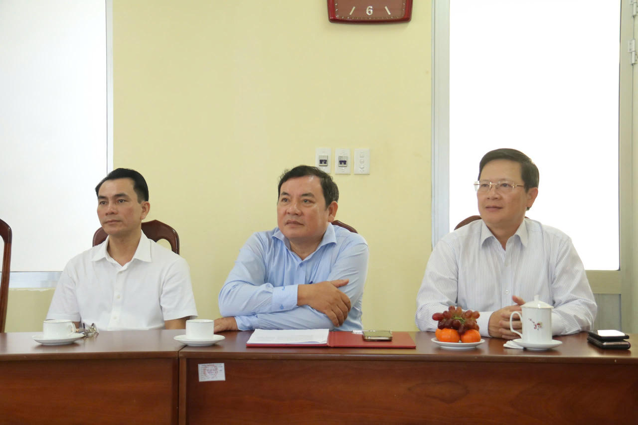 Lãnh đạo Bộ Tư pháp thăm, chúc Tết gia đình các đồng chí nguyên lãnh đạo Bộ