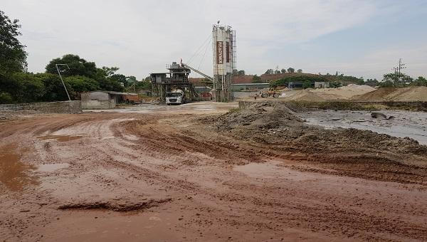 Kiểm tra, xử lý trạm trộn bê tông xả thải trực tiếp ra môi trường