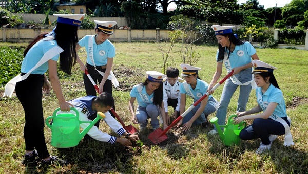 Vương miện Hoa hậu Biển đảo Việt Nam 2022 được đính 3.417 viên kim cương trắng 