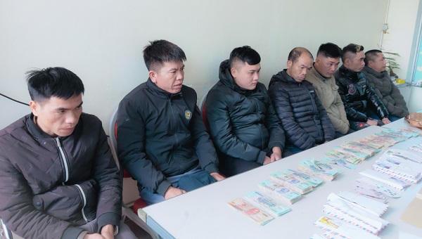 Bắt quả tang 7 “con bạc” đang tập trung "sát phạt" nhau