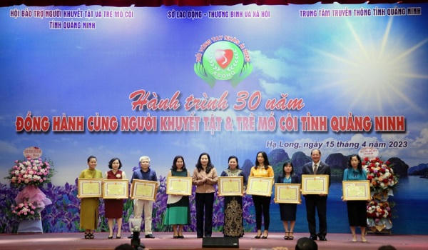 Hơn 8 tỷ đồng ủng hộ người khuyết tật và trẻ mồ côi Quảng Ninh