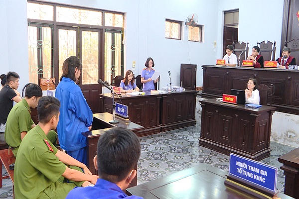 Tuyên án vụ 3 con gái mang xăng đốt nhà mẹ ruột