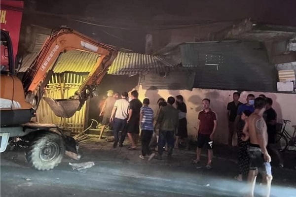 Cẩm Phả (Quảng Ninh): Kịp thời dập tắt đám cháy tại chợ Cửa Ông