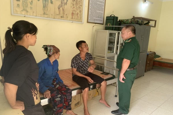 Đồn Biên phòng đảo Trần (Quảng Ninh) cứu hộ thành công 3 ngư dân bị đắm tàu