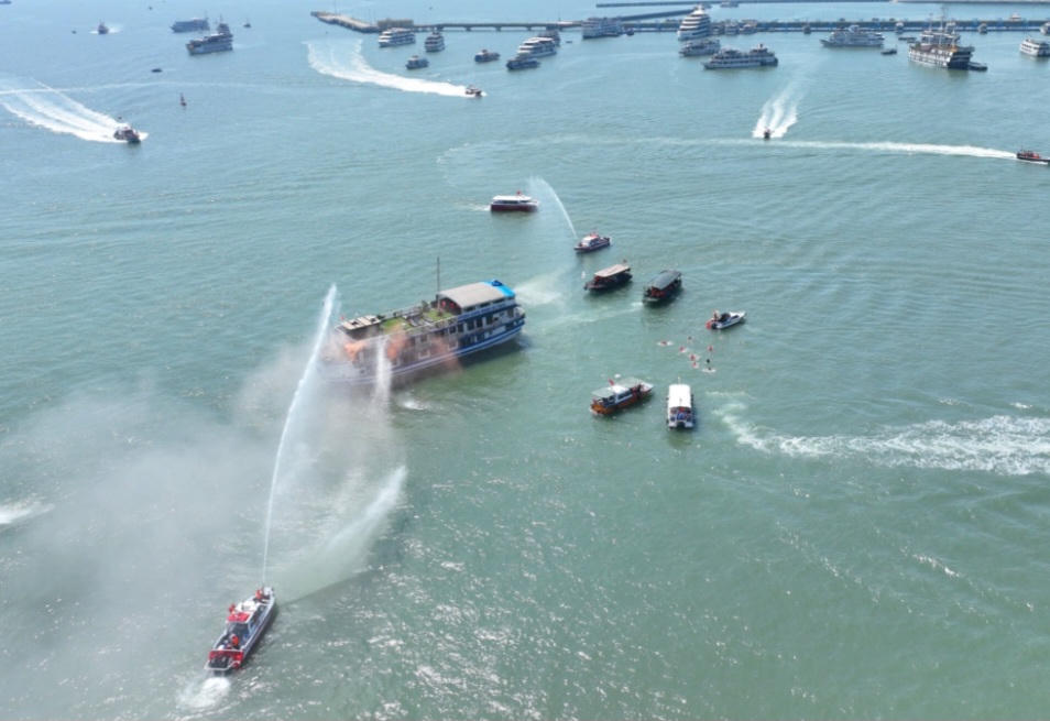 Mãn nhãn với màn diễn tập chữa cháy và tìm kiếm cứu nạn, cứu hộ quy mô cấp Bộ tại Quảng Ninh