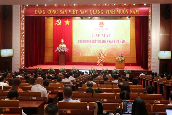 Quảng Ninh cảm ơn cộng đồng doanh nghiệp, doanh nhân, đã luôn dành niềm tin, đồng hành với Đảng bộ, chính quyền tỉnh