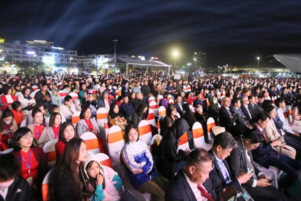 Khoảng 10.000 đại biểu, nhân dân và du khách, dự Khai mạc Lễ hội Hokkaido tại Hạ Long năm 2023