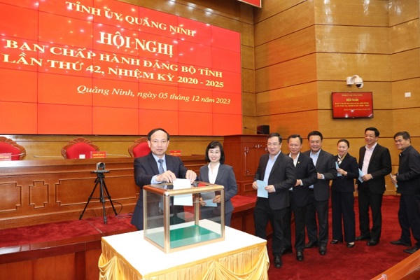 Ông Cao Tường Huy được bầu giữ chức Chủ tịch UBND tỉnh Quảng Ninh