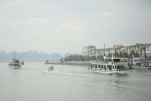 Thủ tướng Belarus tham quan Vịnh Hạ Long