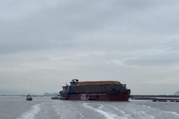 Thông tin mới nhất vụ 3 người tử vong trong hầm tàu chở gỗ trên sông