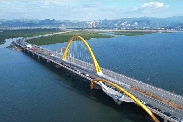 Quảng Ninh khánh thành cầu Bình Minh nối đôi bờ vịnh Cửa Lục