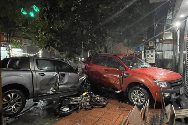 Ô tô tông 2 xe máy ở Quảng Ninh, 3 người tử vong