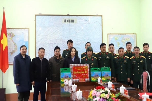 210.000 phần quà Tết Giáp Thìn được trao tặng tại Quảng Ninh