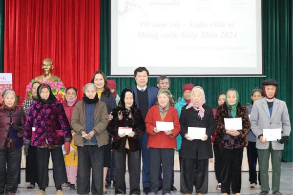 Lãnh đạo tỉnh Hưng Yên thăm, tặng quà Tết tại nhiều địa phương