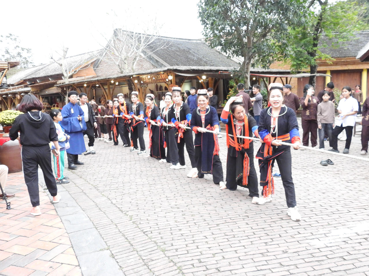 Về miền đất thiêng trải nghiệm 'Làng Việt - Tết xưa'