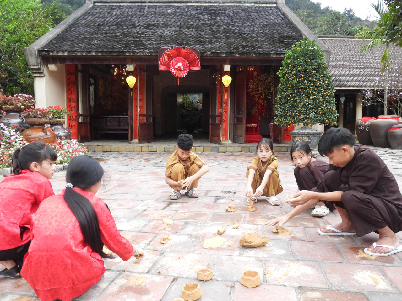 Về miền đất thiêng trải nghiệm 'Làng Việt - Tết xưa'