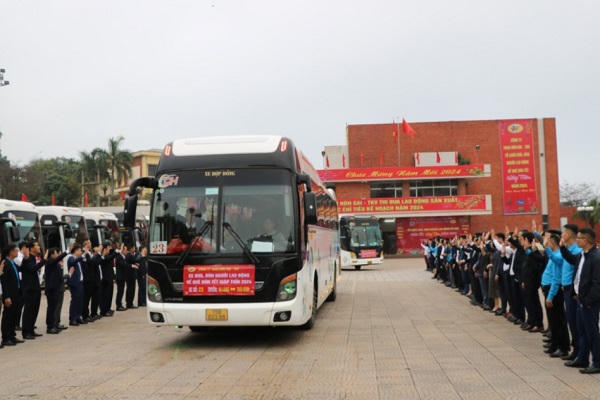 Than Hòn Gai tổ chức 37 chuyến xe miễn phí đưa trên 1600 thợ mỏ và gia đình về quê ăn Tết