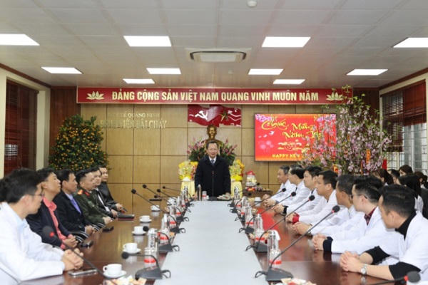 Chủ tịch UBND tỉnh Quảng Ninh thăm, động viên các lực lượng trực Tết