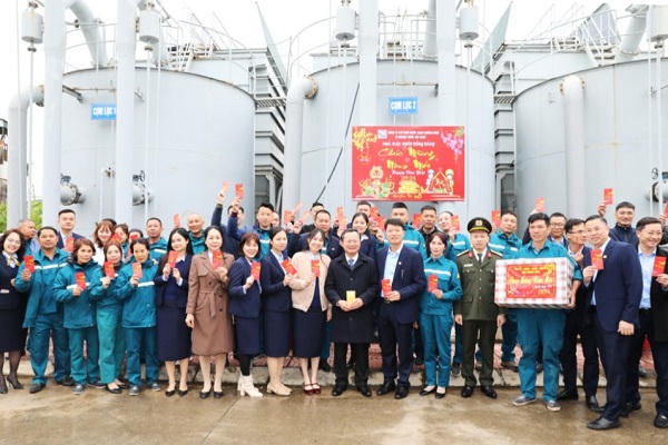 Chủ tịch UBND tỉnh Quảng Ninh thăm, động viên các lực lượng trực Tết