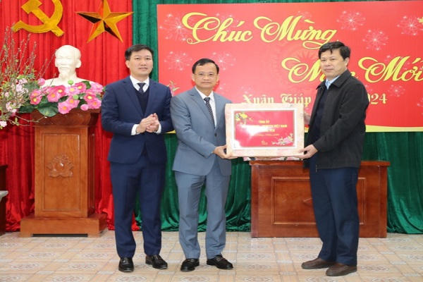 Lãnh đạo tỉnh Hưng Yên thăm, động viên các lực lượng trực Tết