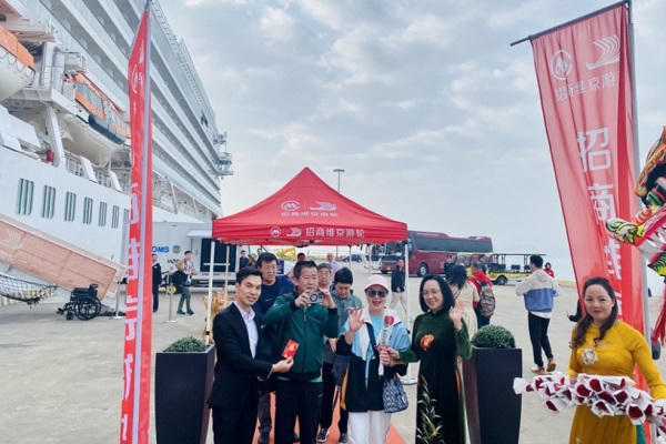 Chuyến tàu biển đầu tiên xông cảng tàu khách quốc tế Hạ Long