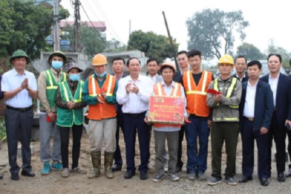 Lãnh đạo tỉnh Hưng Yên kiểm tra thực địa, động viên cán bộ, công nhân tại một số công trình, dự án