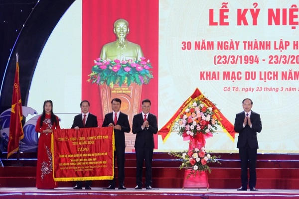 Huyện Cô Tô (Quảng Ninh) đón nhận Huân chương Lao động hạng Nhất